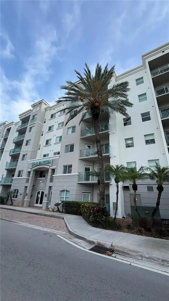 6001 SW 70th St # 445, South Miami FL 33143