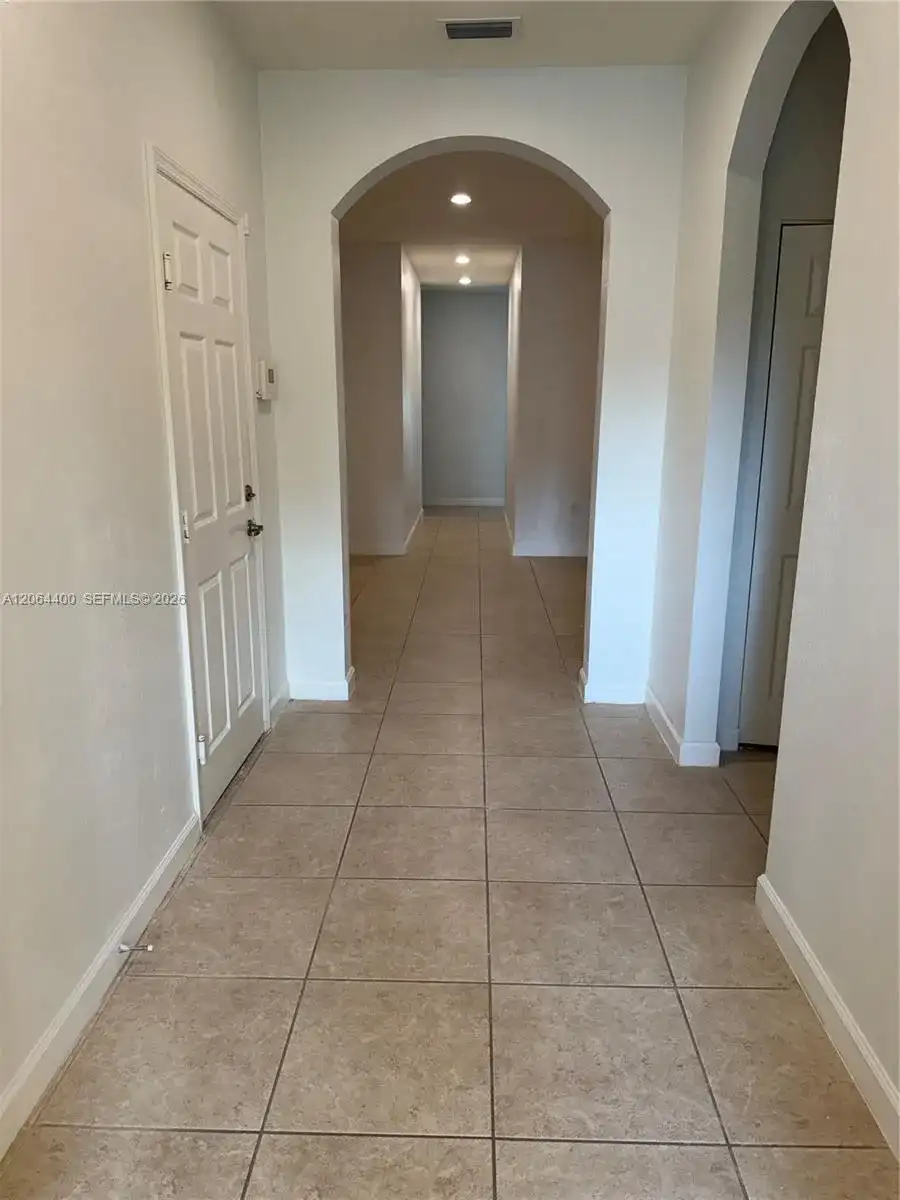 737 SE 37th Pl, Homestead FL 33033
