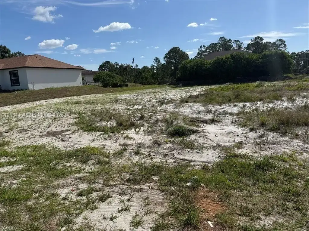 733 Anaconda Ave., Lehigh Acres FL 33974