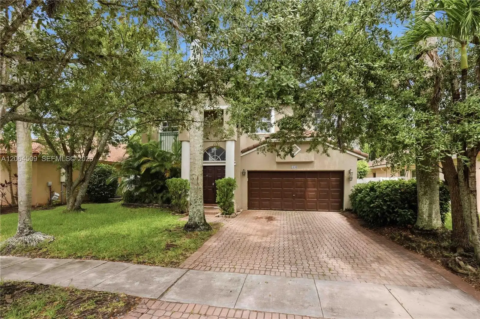 1040 NW 185th Ave, Pembroke Pines FL 33029