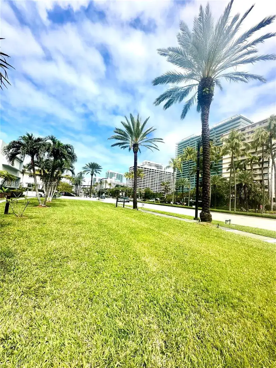 10178 Collins Ave # 205, Bal Harbour FL 33154
