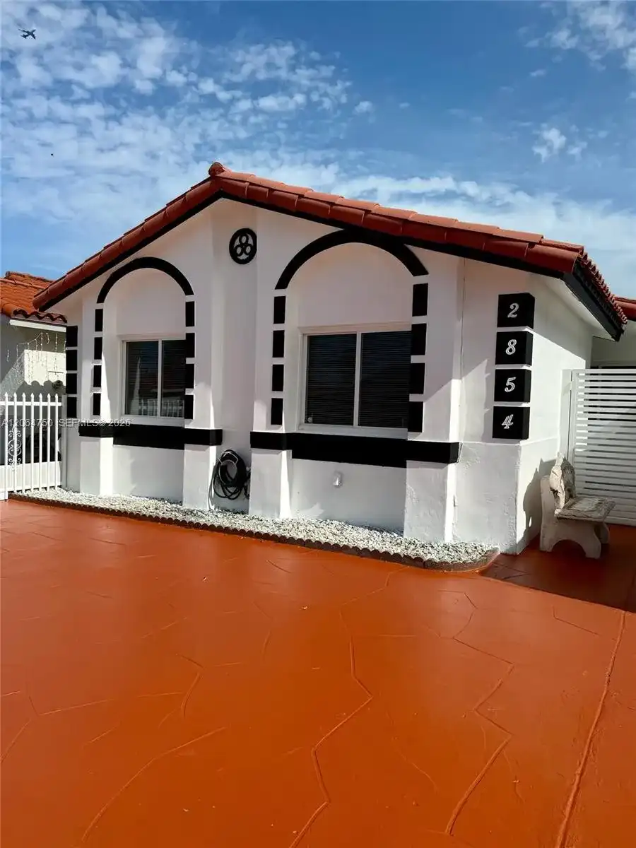 2854 W 75th Ter, Hialeah FL 33018