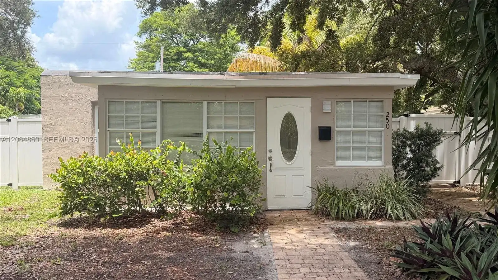 250 SW 7th St, Dania Beach FL 33004