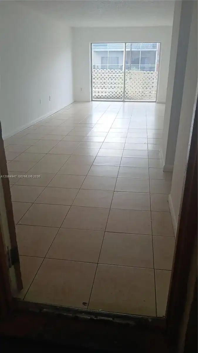 3610 NW 21st St # 313, Lauderdale Lakes FL 33311