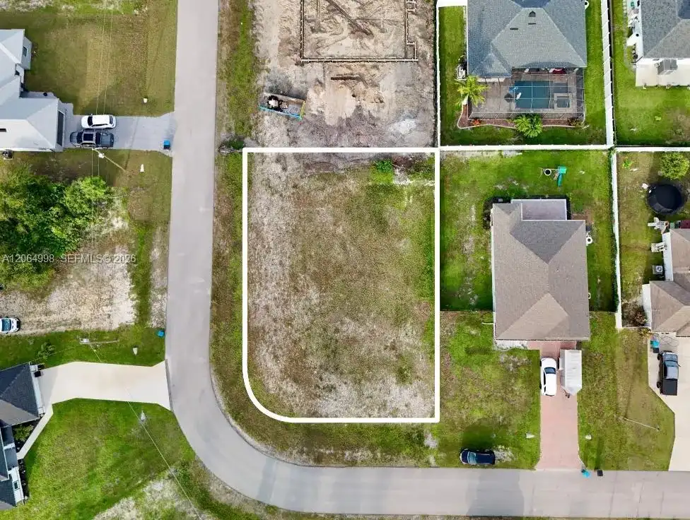 3829 NE 23RD AVE, Cape Coral FL 33909