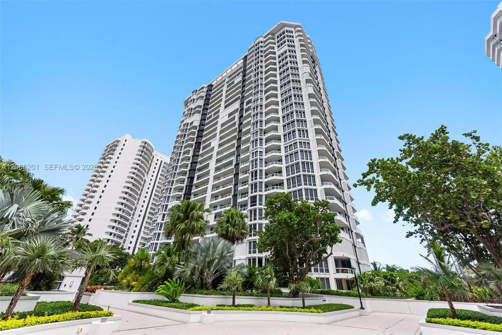 21150 Point Pl # 702, Aventura FL 33180