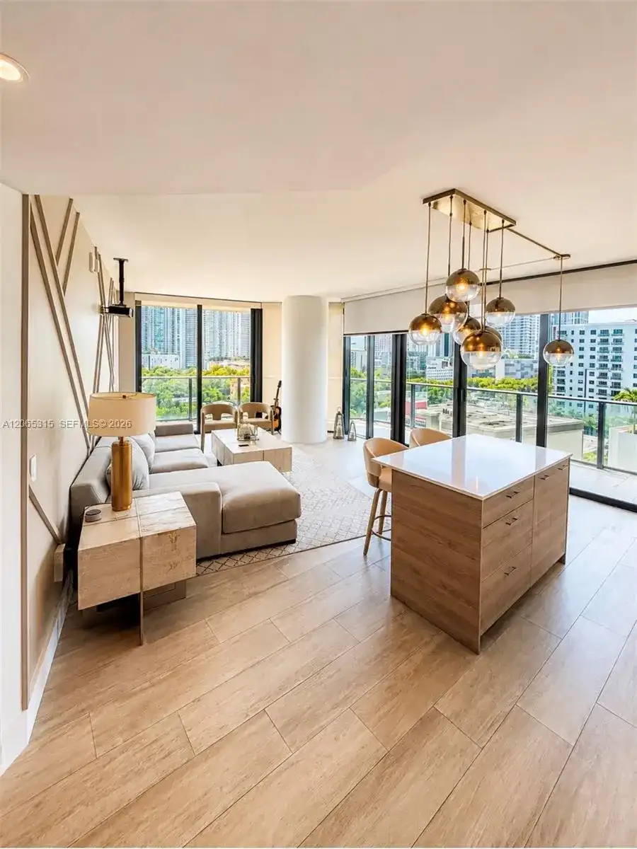 121 NE 34th St # 904, Miami FL 33137