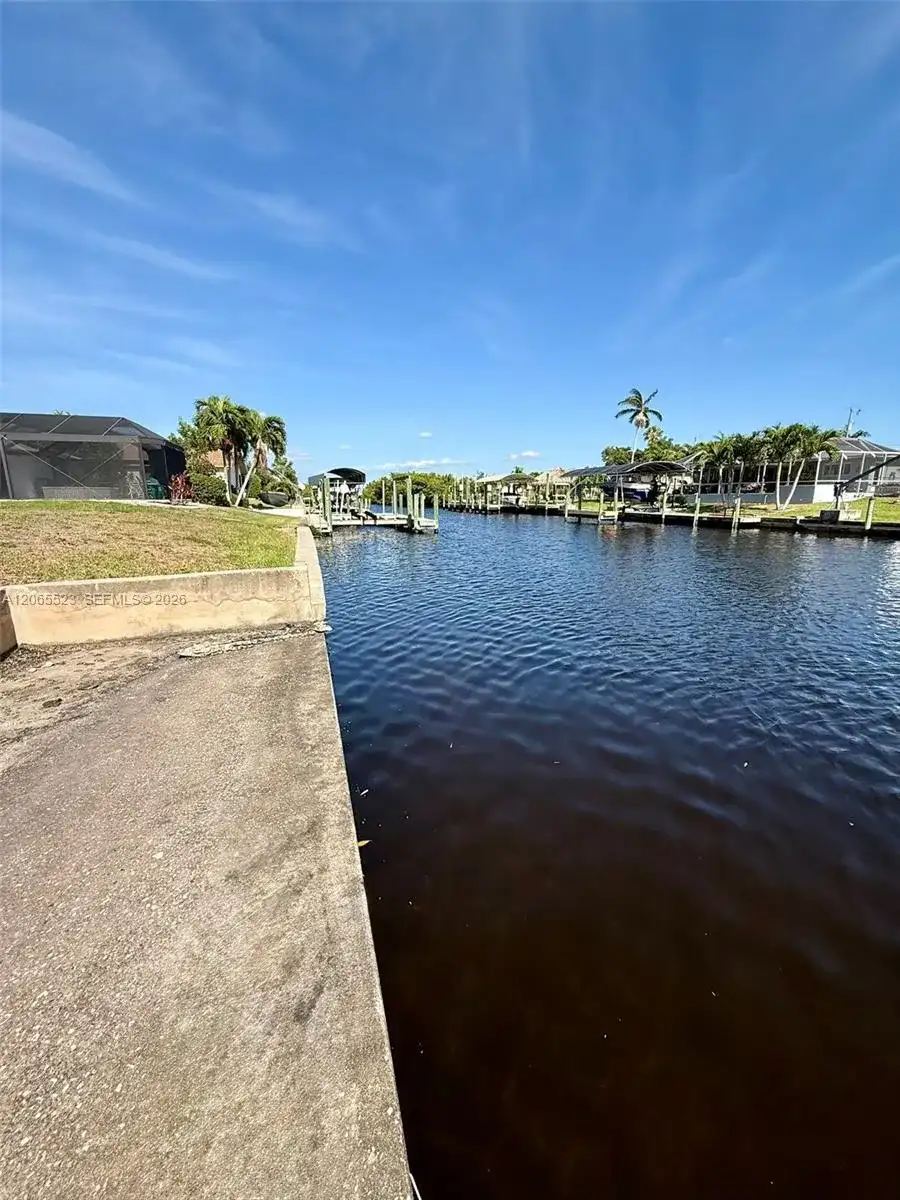 2328 SE 15 Terr, Cape Coral FL 33990
