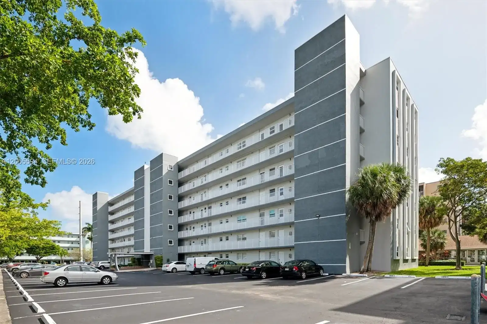 619 NE 14th Ave # 101, Hallandale Beach FL 33009