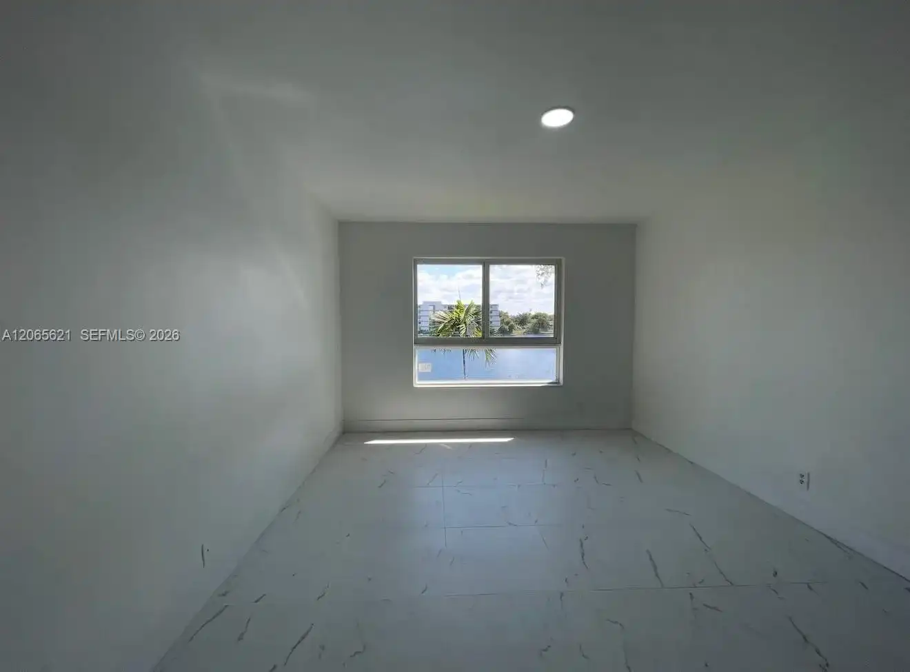 19255 NE 2nd Ave # 2224, Miami FL 33179