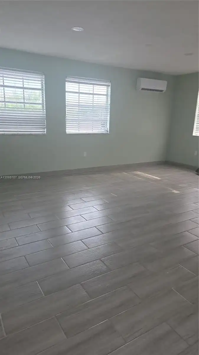 359 W 12th St # 3, Hialeah FL 33010