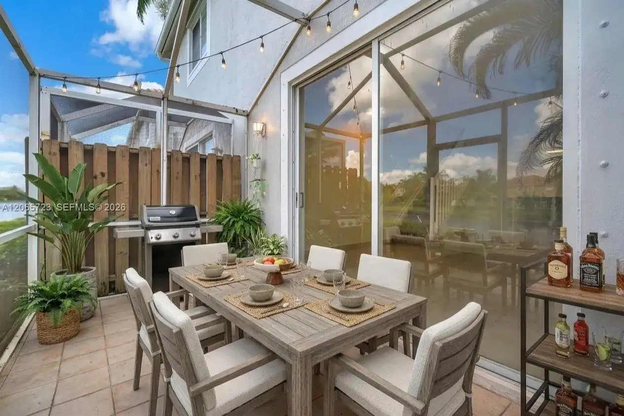 3698 San Simeon Cir, Weston FL 33331