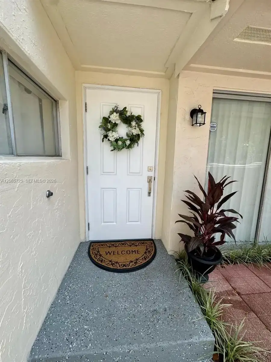 832 NW 81st Way # 9, Plantation FL 33324