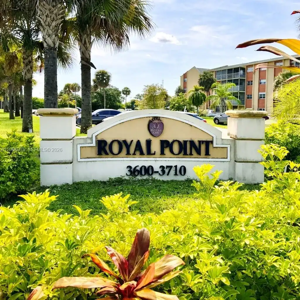 3700 NW 21st St # 109, Lauderdale Lakes FL 33311