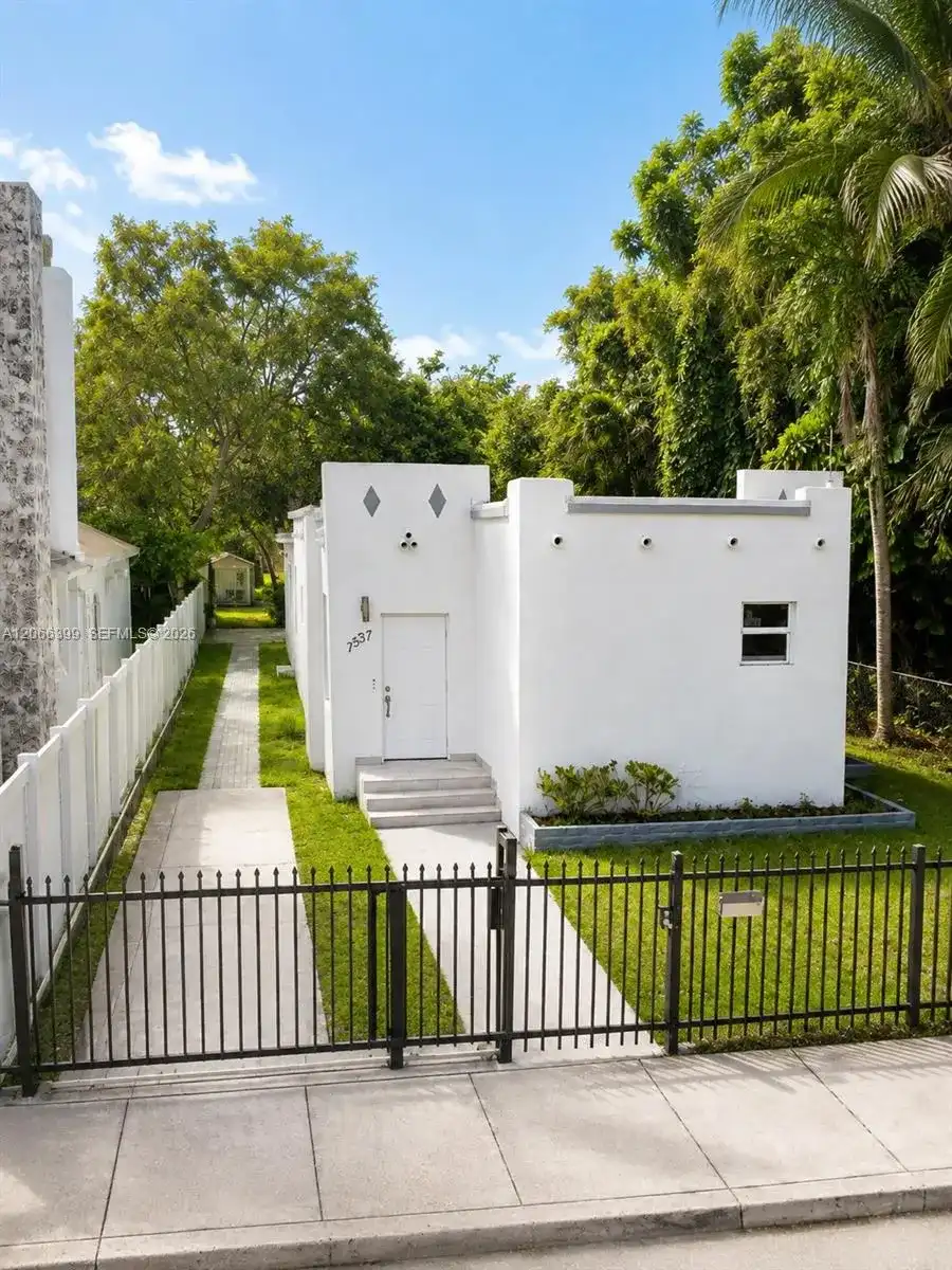 7537 NW 3rd Ave # 1, Miami FL 33150