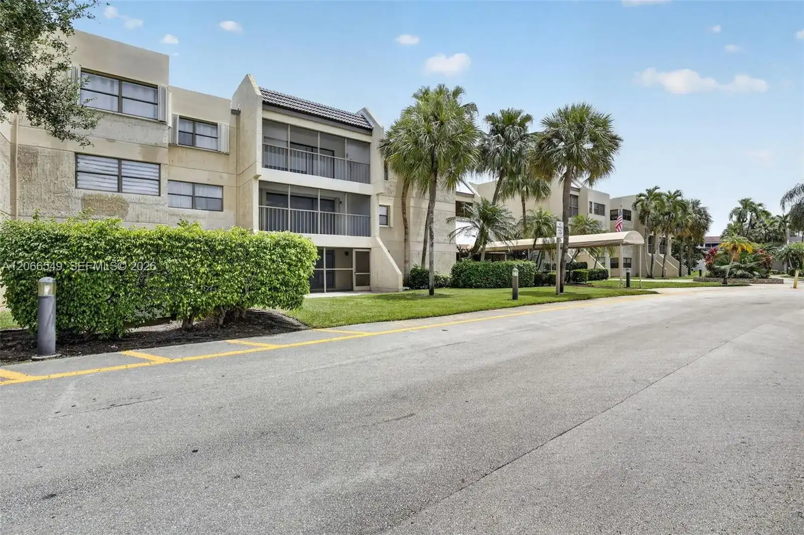 220 Lakeview Dr # 210, Weston FL 33326