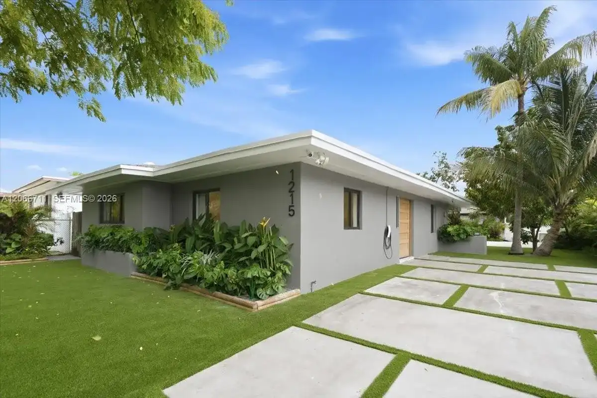 1215 NE 110th St, Miami FL 33161