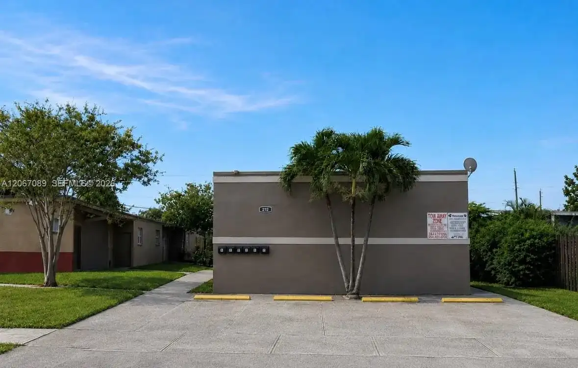 272 SW 3rd St # D, Deerfield Beach FL 33441