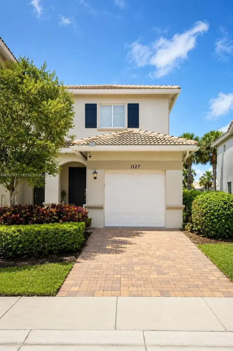 1127 Vermilion Dr, Lake Worth FL 33461