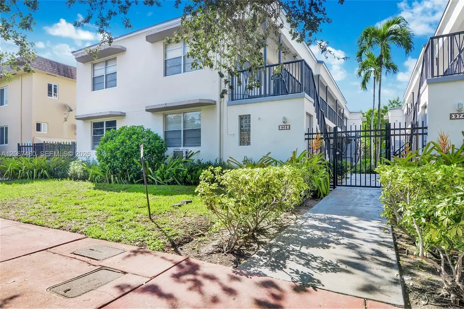 974 Biarritz Dr # 11, Miami Beach FL 33141