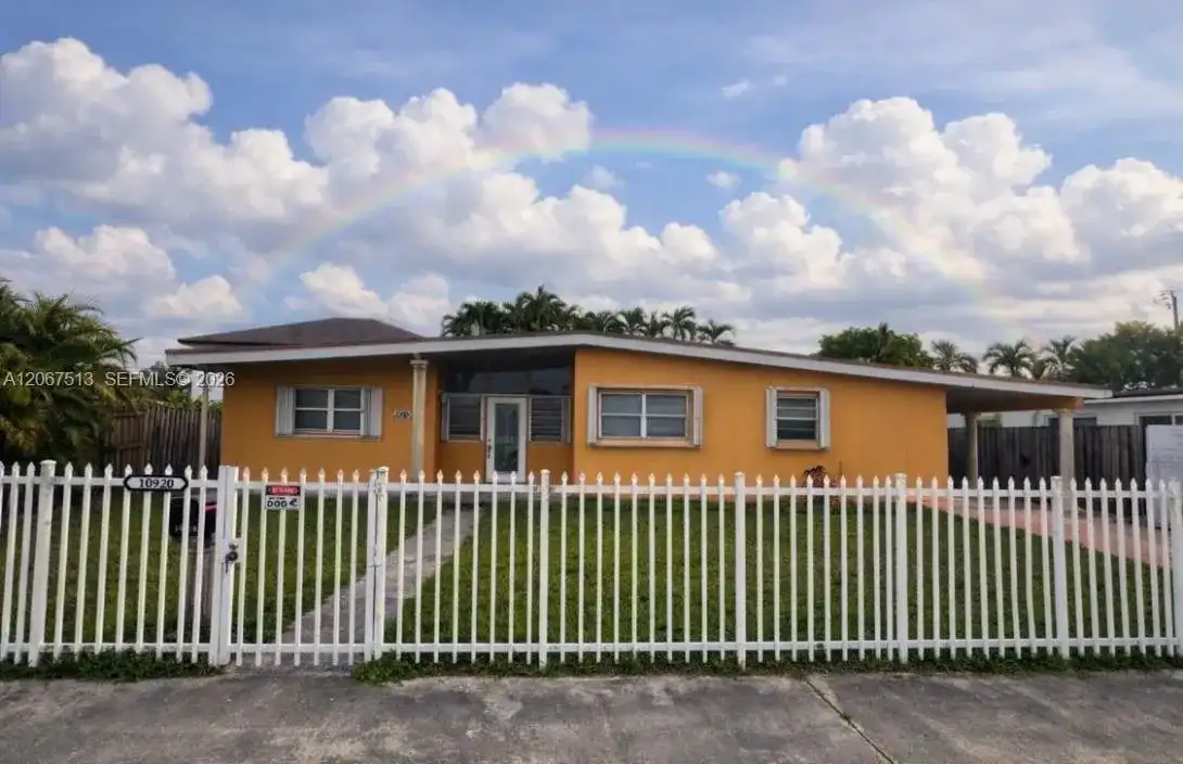 10920 Westwood Lake Dr, Miami FL 33165