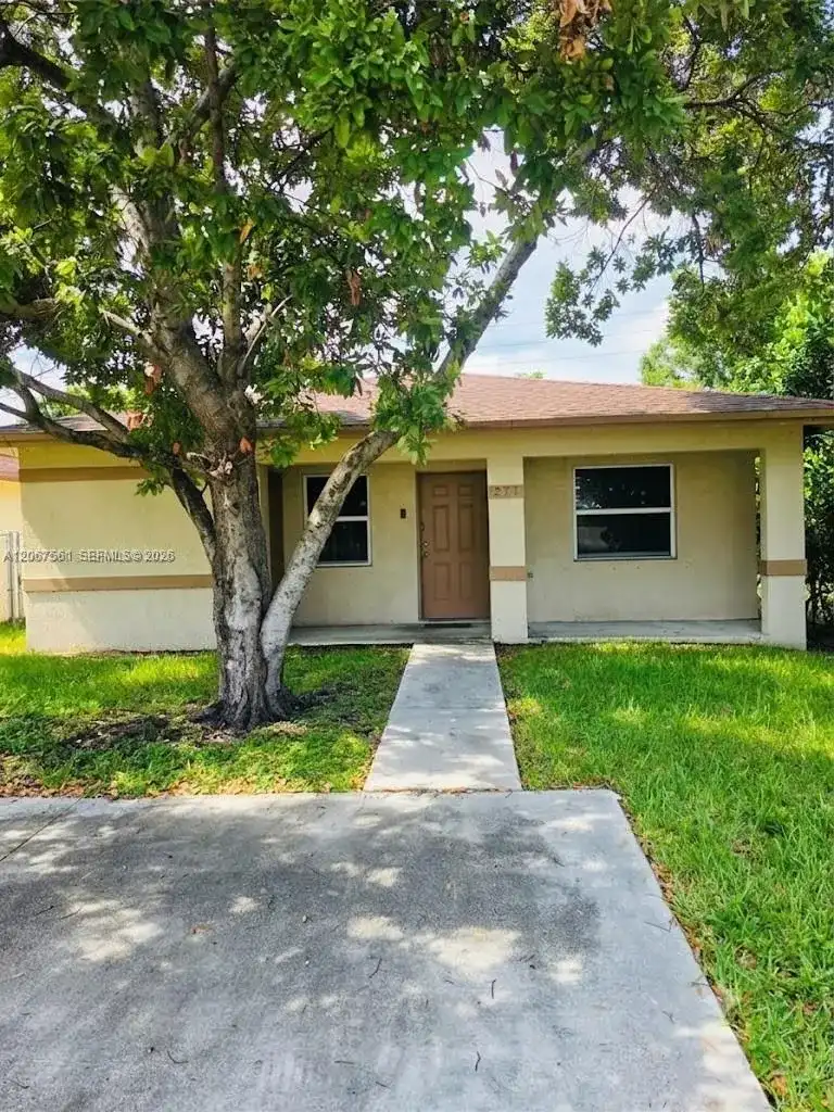 221 NE 35th St, Oakland Park FL 33334