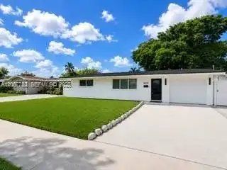 8600 Taft St, Pembroke Pines FL 33024