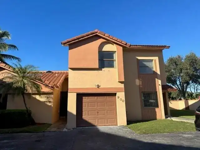 900 SW 113th Ter, Pembroke Pines FL 33025