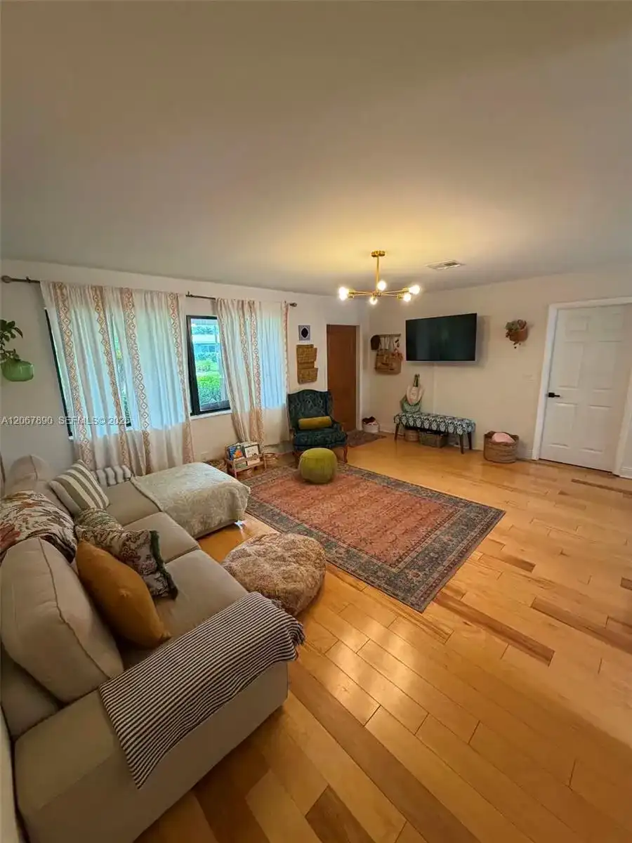 401 SE 3rd Pl, Deerfield Beach FL 33441