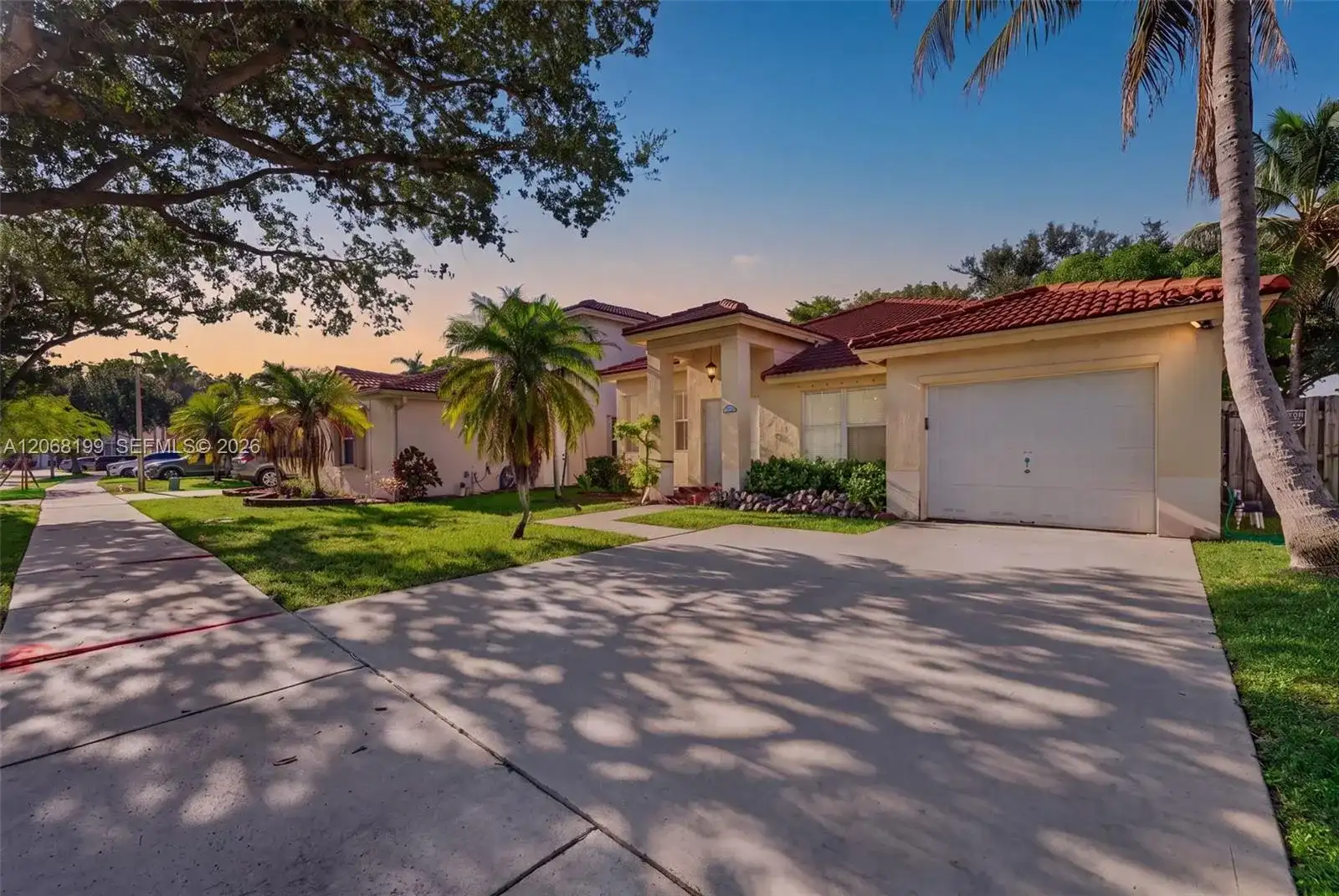 13976 S Cypress Cove Cir, Davie FL 33325