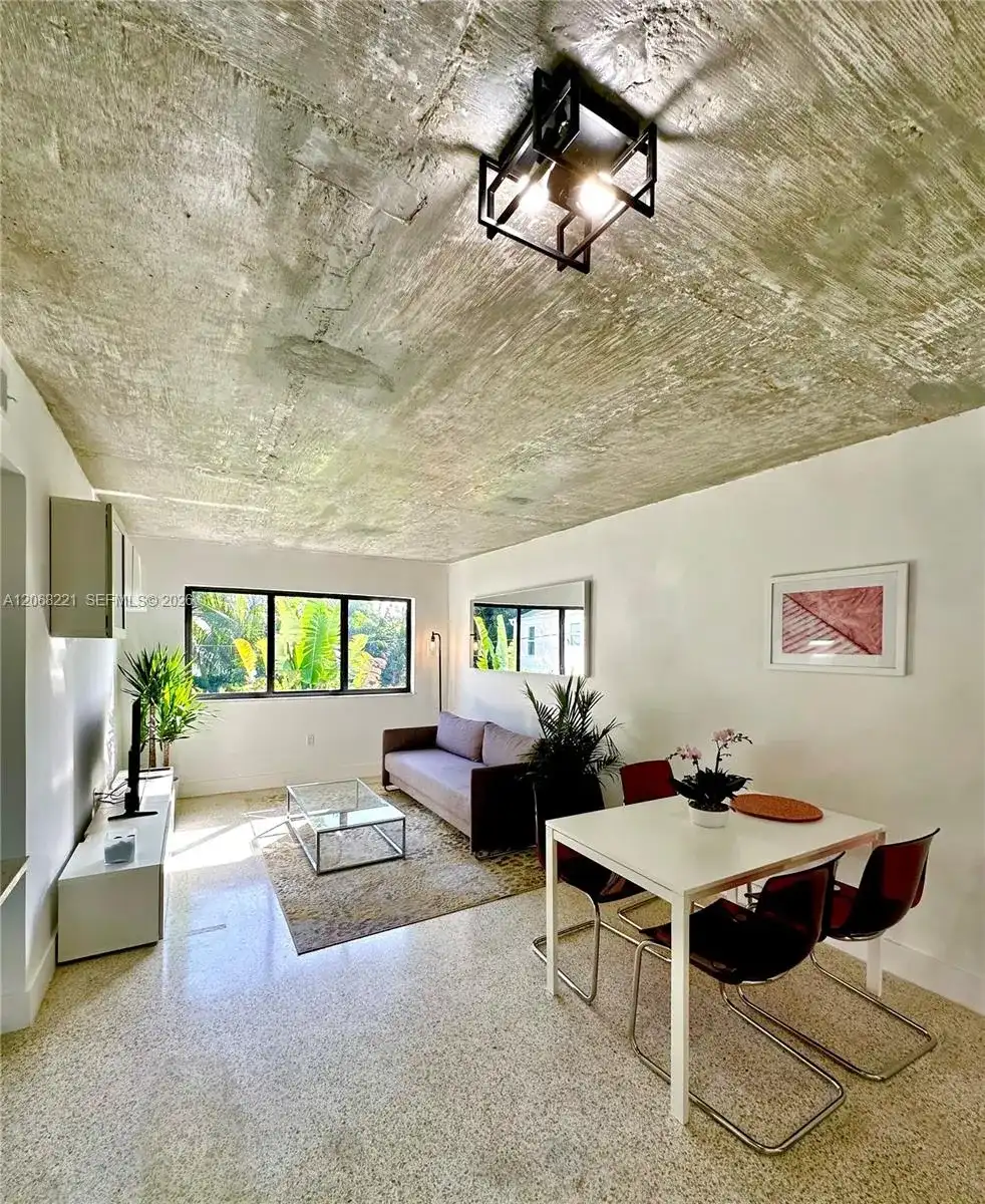 190 NW 69th St # 6, Miami FL 33150
