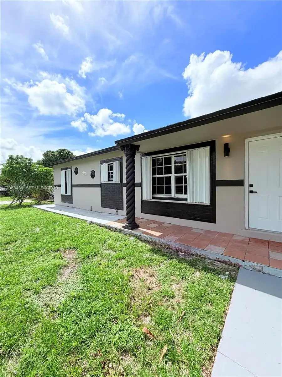 4492 NW 180th St, Miami Gardens FL 33055