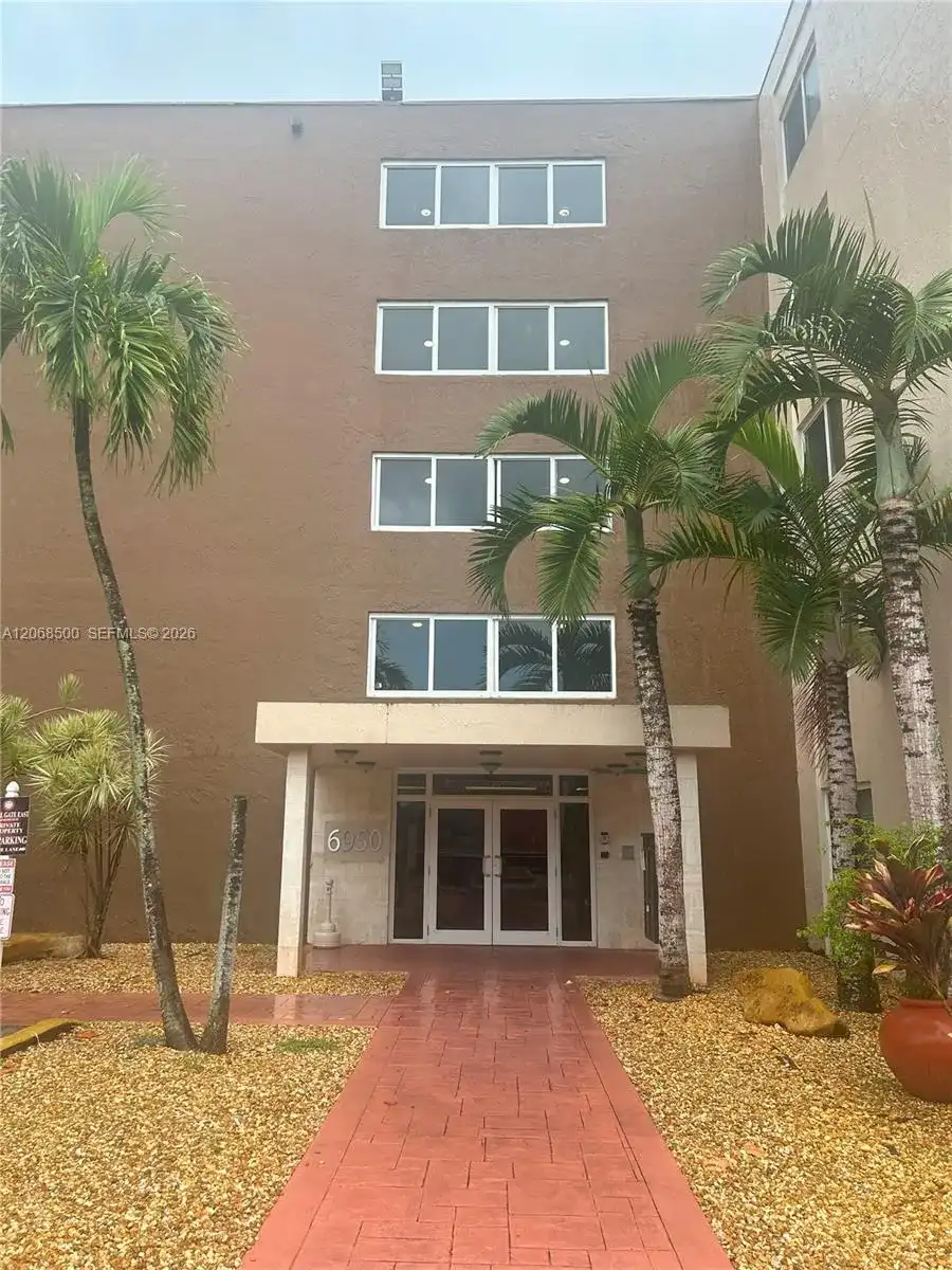 6950 Miami Gardens Dr # 117A, Hialeah FL 33015