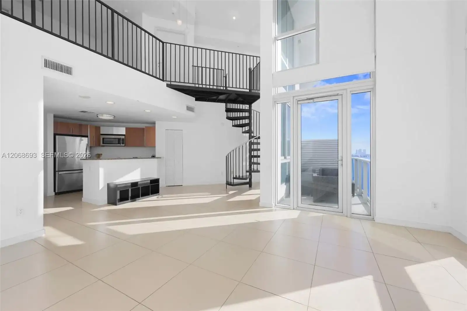 300 S Biscayne Blvd # 1214, Miami FL 33131