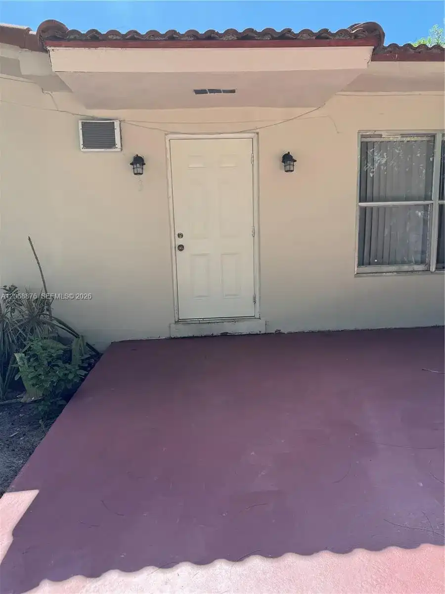 695 NE 151st St # 3, Miami FL 33162