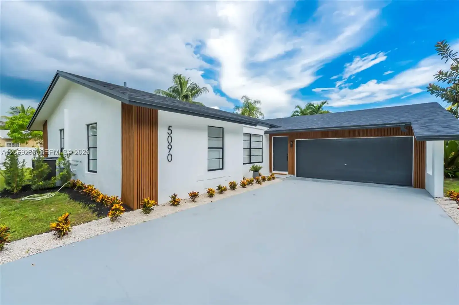 5090 SW 11th St, Margate FL 33068