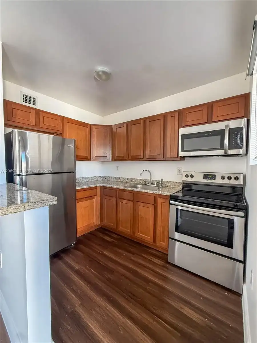 540 NW 7th St # 49, Miami FL 33136