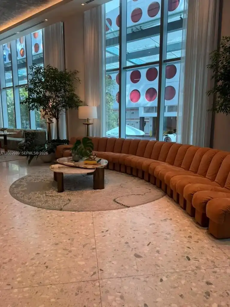 77 SE 5 ST # 2008, Miami FL 33131