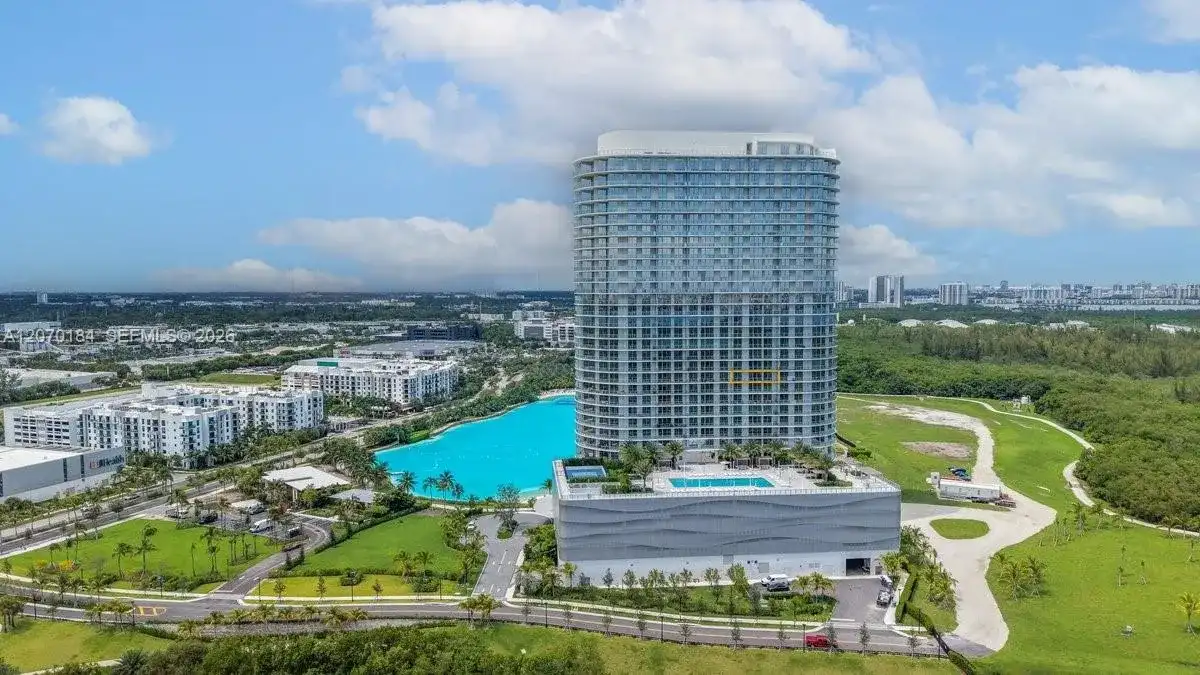 2411 Laguna Cir # 1402, Miami FL 33181