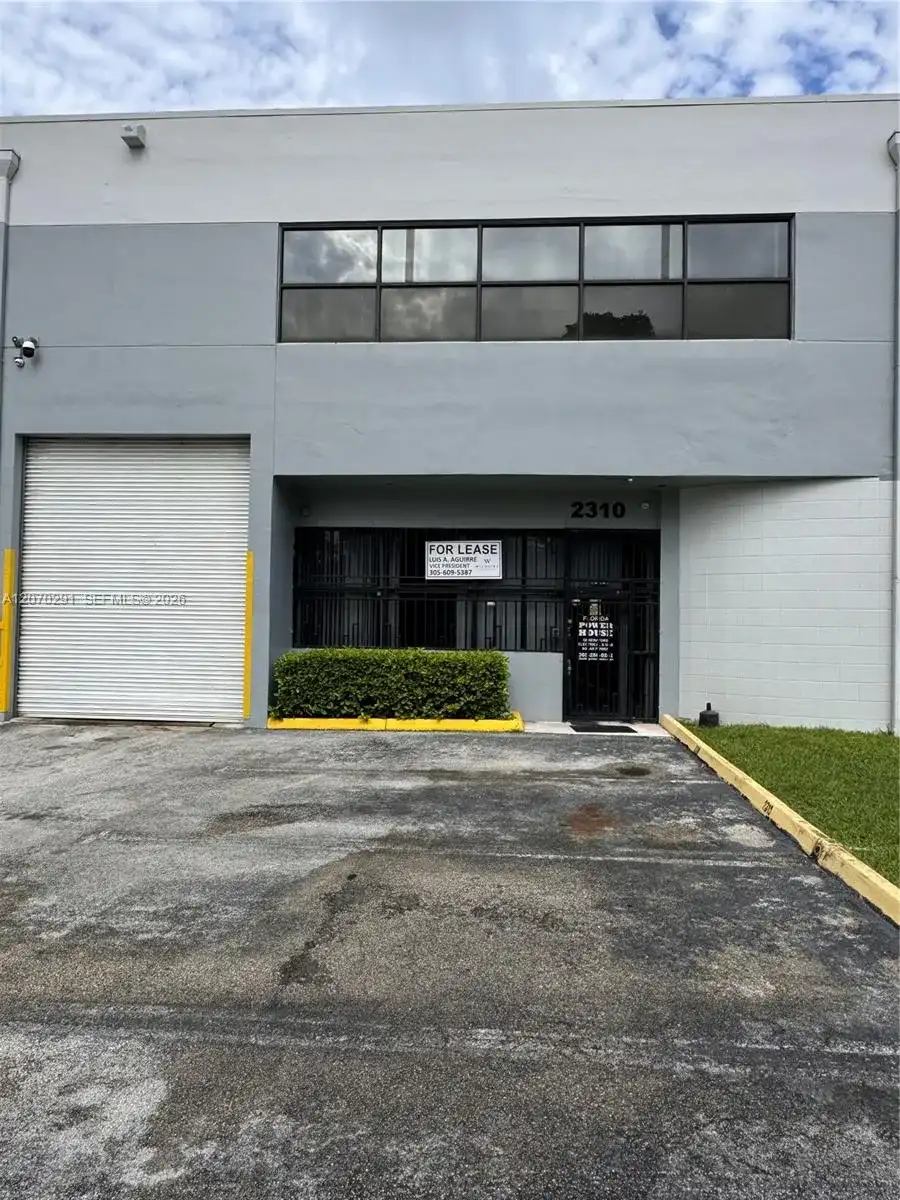 2310 NW 102nd Pl, Doral FL 33172