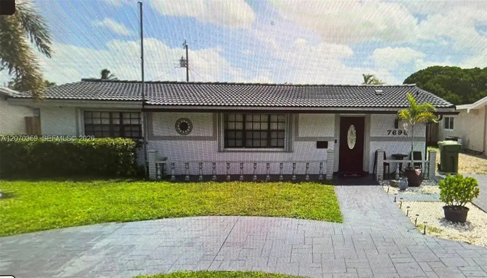7690 NW 16th Ct, Pembroke Pines FL 33024