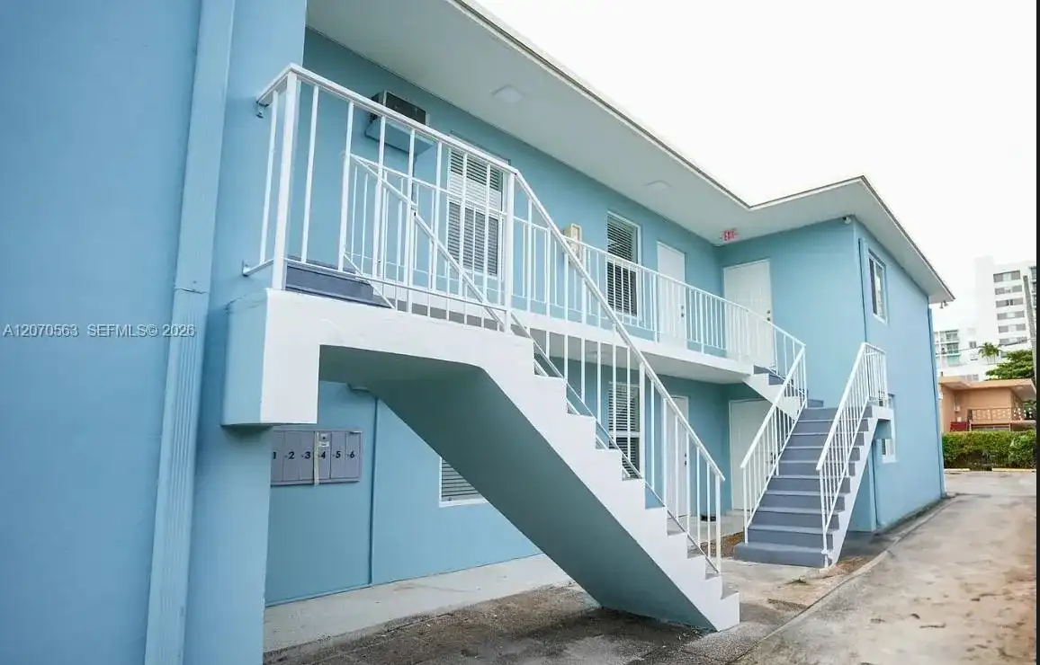 1043 NW 5th St # 5, Miami FL 33128