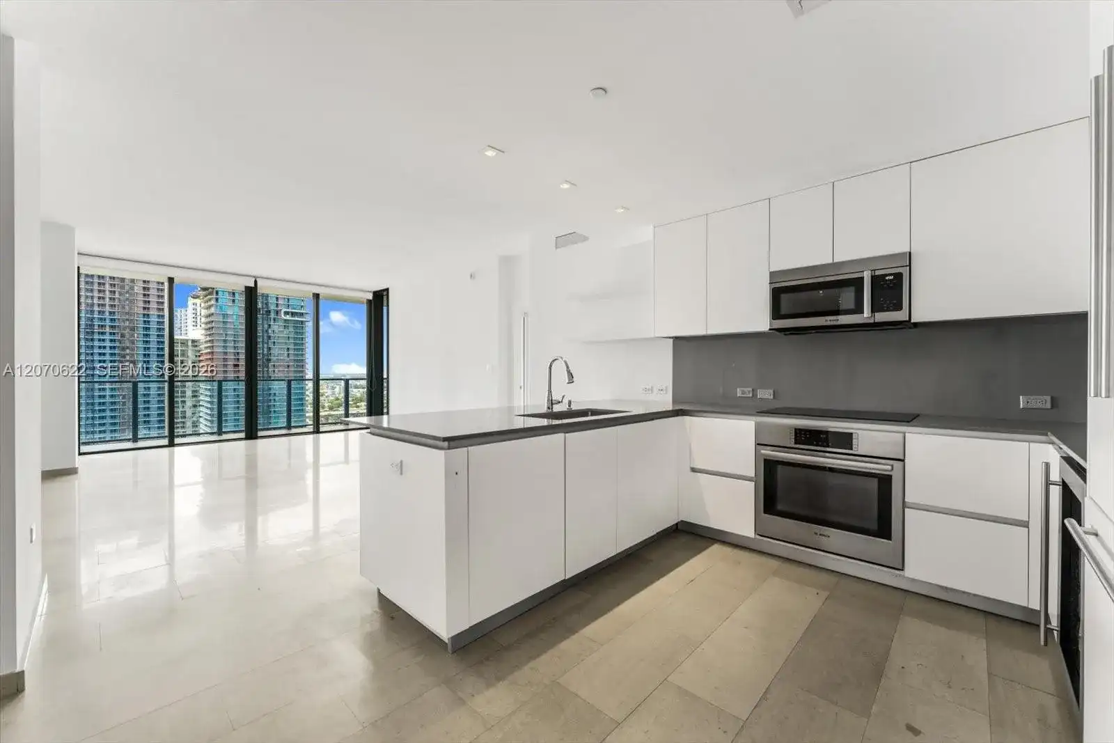 68 SE 6th St # 2304, Miami FL 33131