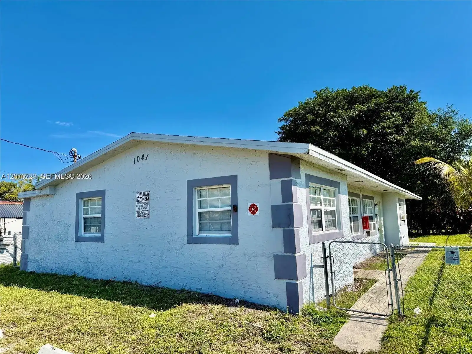 1041 NW 7th Ct, Hallandale Beach FL 33009