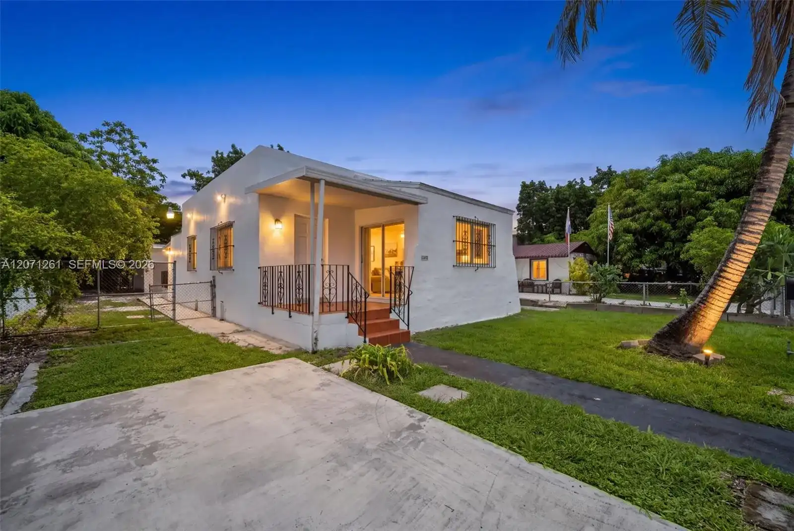 1227 NW 27th St # 1227, Miami FL 33142