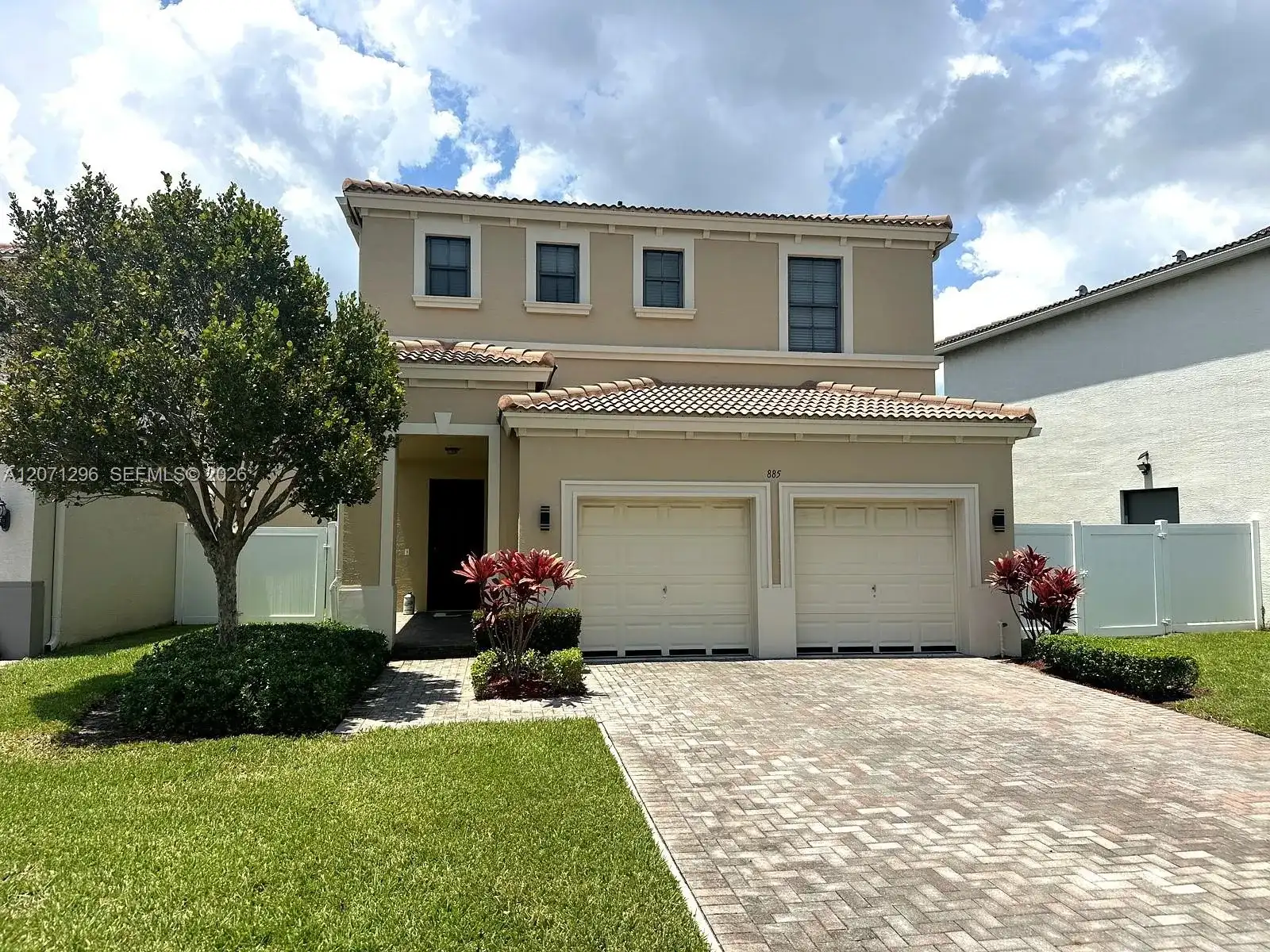 885 NE 191st St, Miami FL 33179