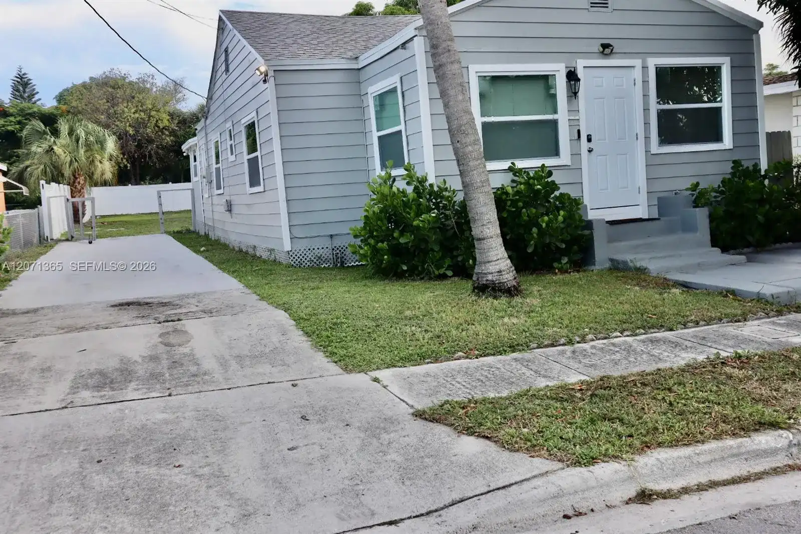 1112 11th St, West Palm Beach FL 33401