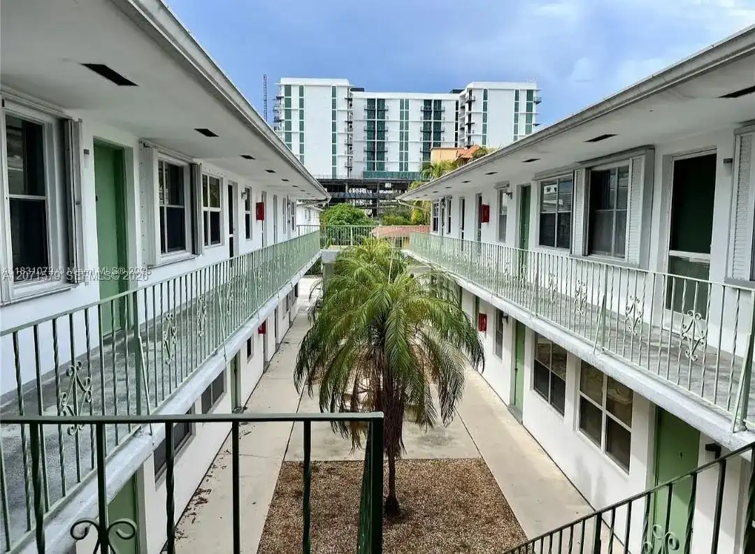 1824 Monroe St # 8, Hollywood FL 33020