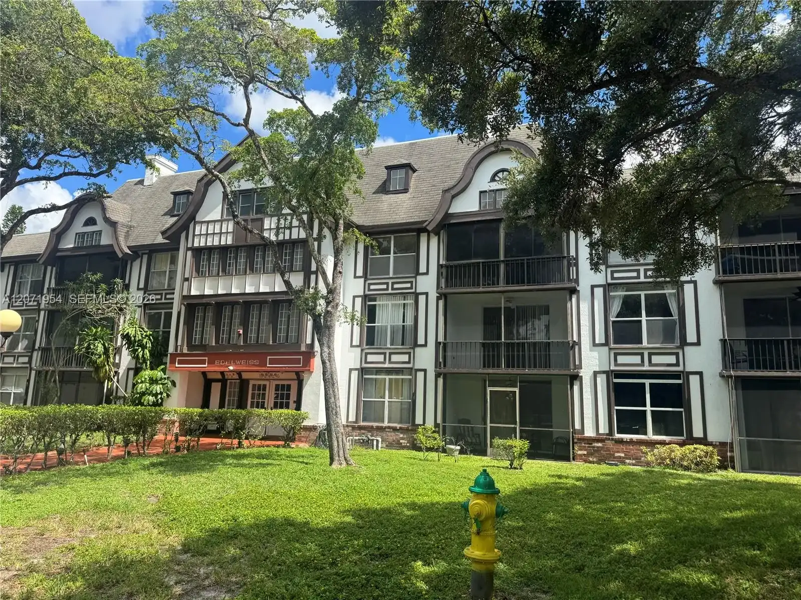 3740 Inverrary Dr # 2Q, Lauderhill FL 33319