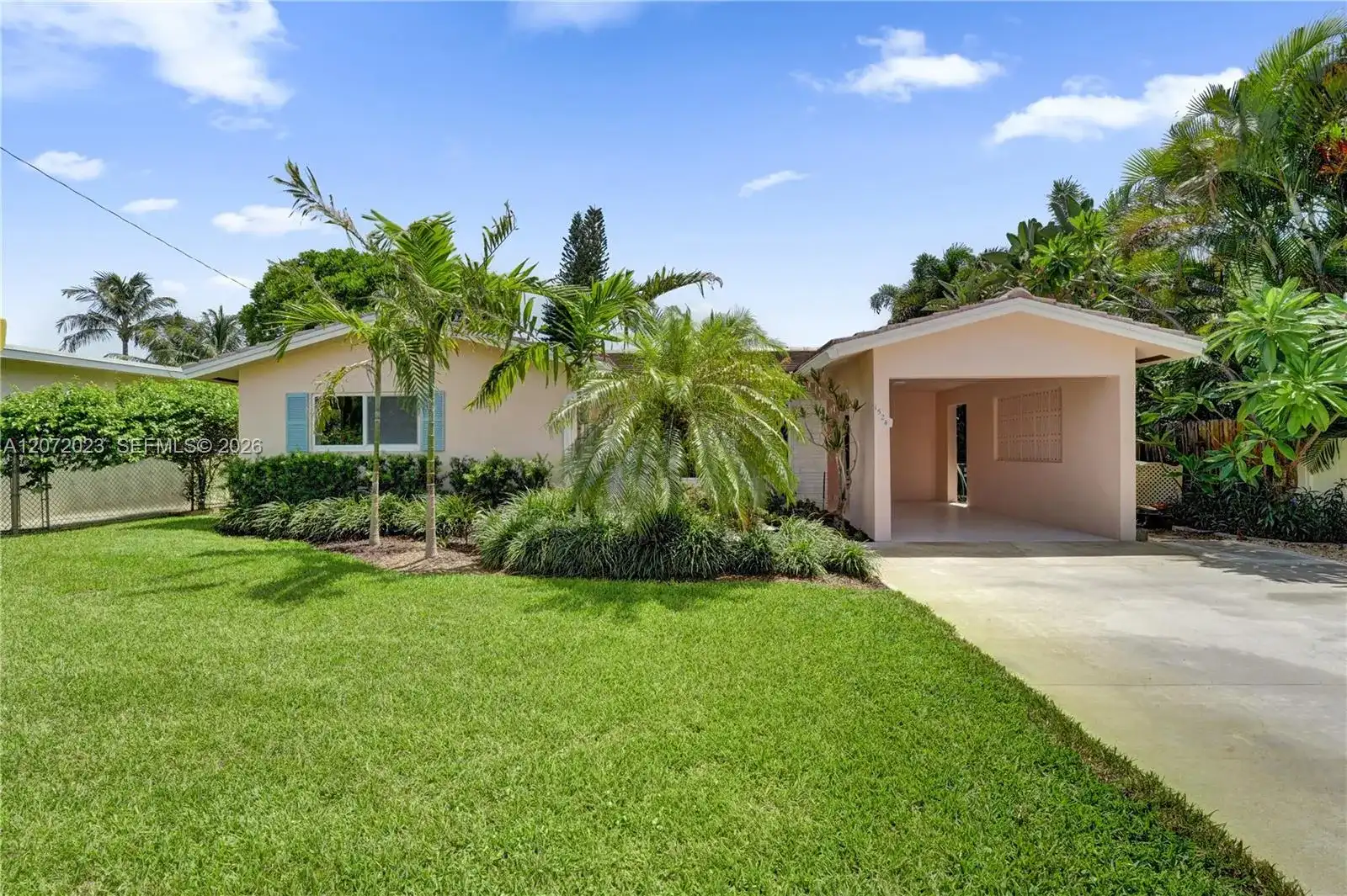 1524 NE 37th St, Oakland Park FL 33334